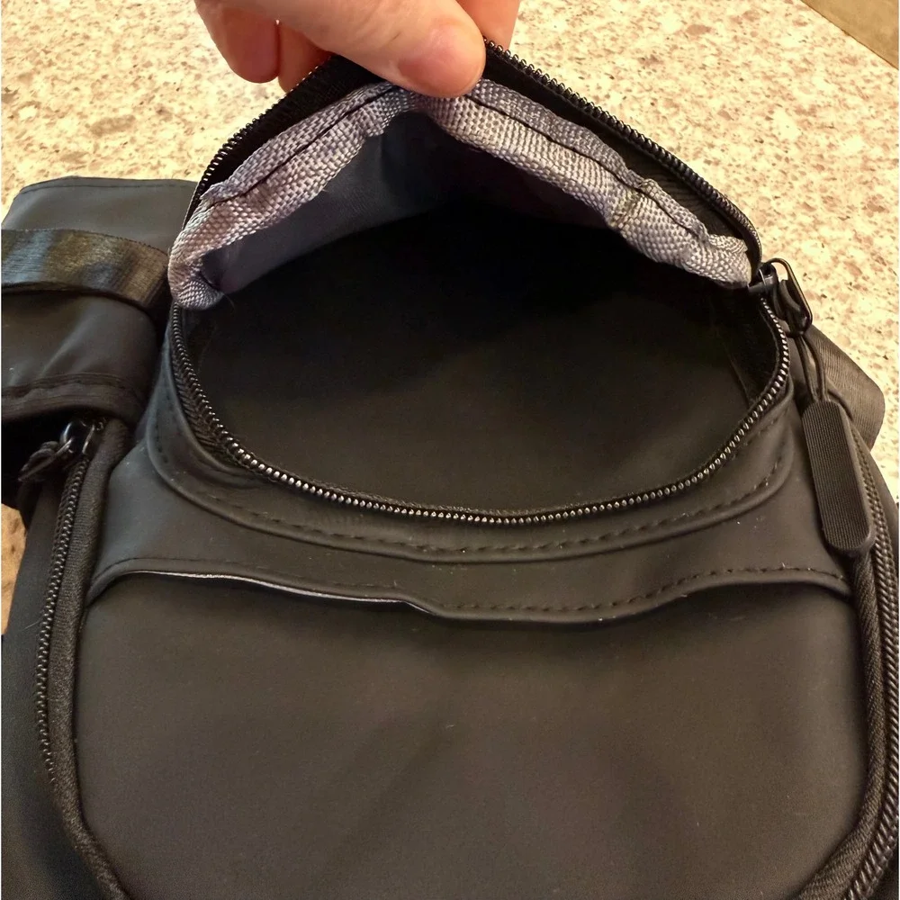 Duchamp London Black Sling Crossbody Unisex Bottle Holder Padded Travel Bag